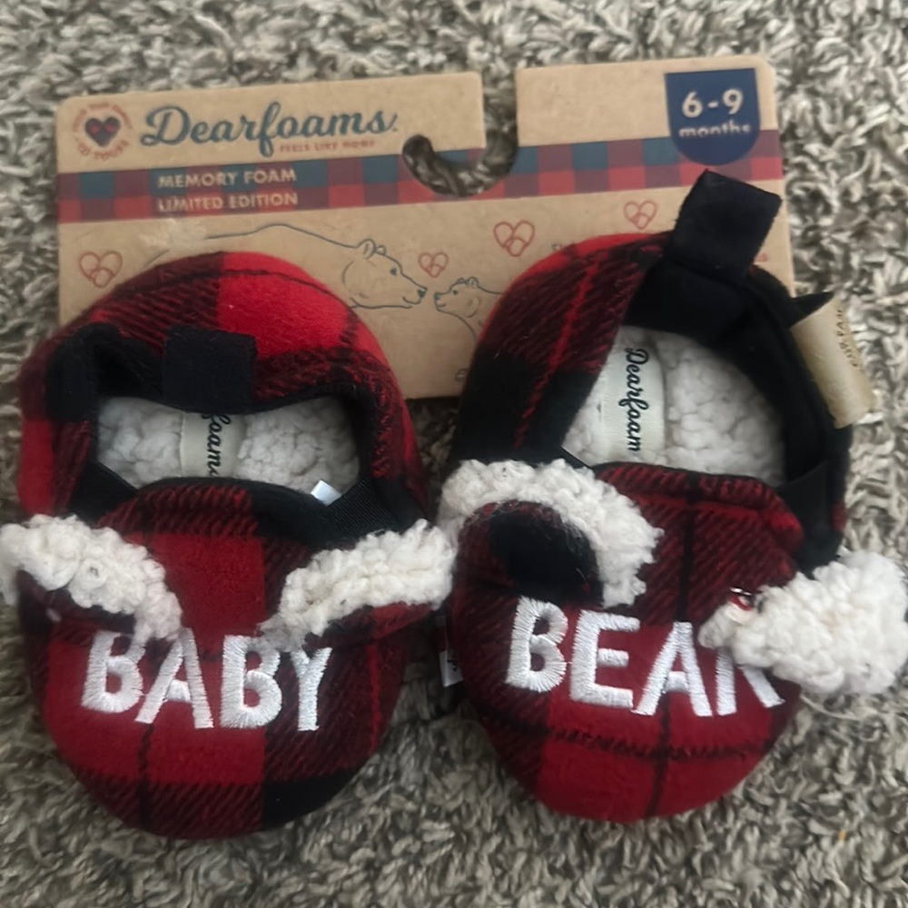 DEARFOAMS LIMITED EDITION BABY BEAR SLIPPERS:RED/BLACK :NWT: 6-9 MTH